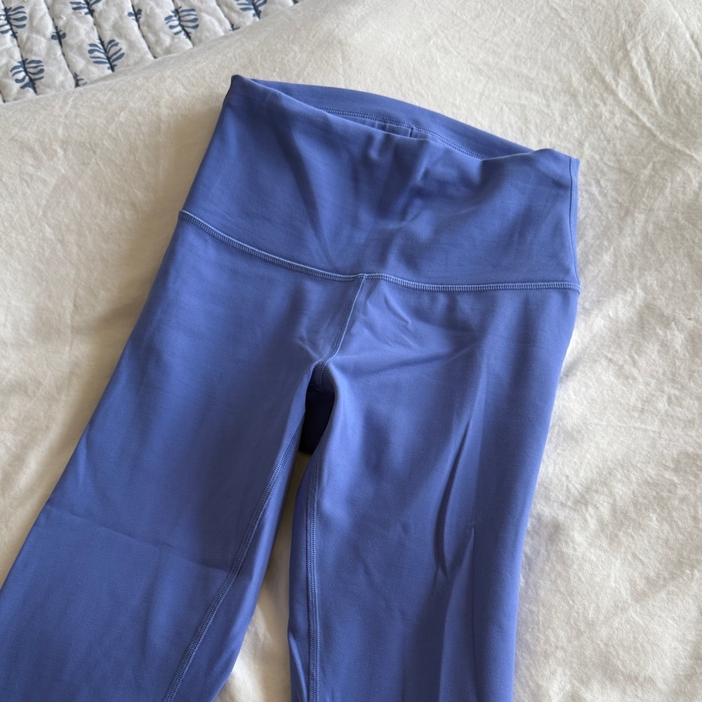 Lululemon blue wunder train size 4, 23 inch length